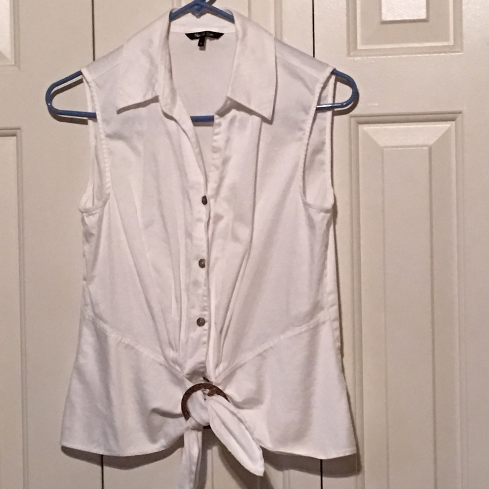 Nic+Zoe women’s white sleeveless top. Size 6